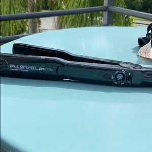Paul Mitchell Express Ion Smooth+ Flat Iron